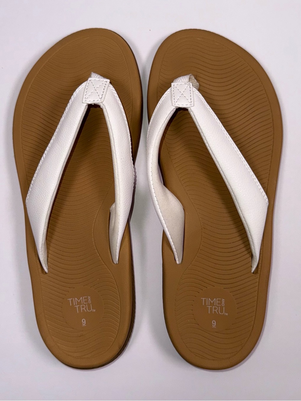 Time and Tru White Comfort Flip Flop Sandals Women’s Size 9